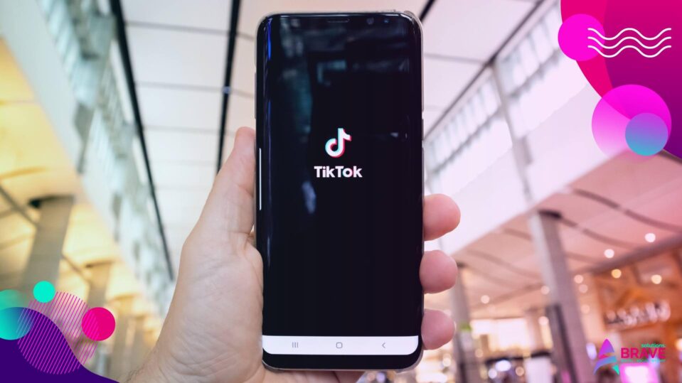 Il social cinese continua a spopolare anche nel 2022, ma qual è il segreto di questo successo? La risposta sta nell'algoritmo di TikTok!